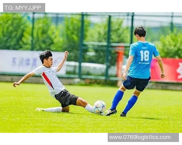 足球明星精彩瞬间高清图片记录展现球场风采与激情对决